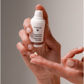 Регенерирующий крем для кожи вокруг глаз Dr.Hauschka Regeneration Augencreme, изображение 6