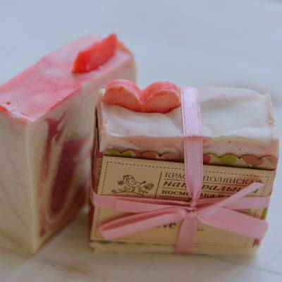 Мыло ручной работы "Love is" Краснополянская косметика, 100 г, Варианты: Мыло ручной работы Love is, изображение 5 от магазина Брами Маркет Мыло ручной работы "Love is" Краснополянская косметика, 100 г, Варианты: Мыло ручной работы Love is, изображение 5