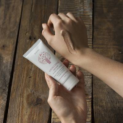 Крем-скраб мягкий для лица и зоны декольте с косточками малины KLEONA, 75 мл, Варианты: Крем-скраб мягкий для лица и зоны декольте, изображение 4