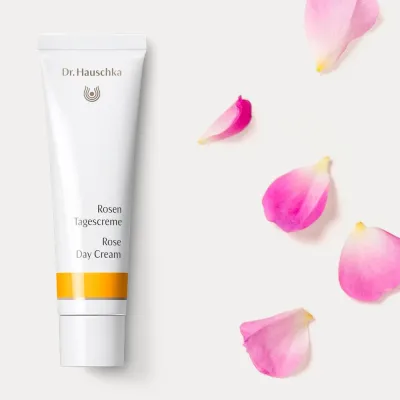 Крем для лица "Роза" (Rosen Tagescreme) для сухой и чувствительной кожи, склонной к куперозу и покраснениям Dr. Hauschka, 30 мл, Варианты: Крем для лица Роза, Объем: 30, изображение 3