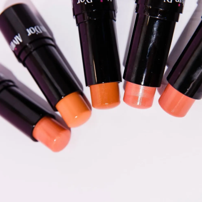 Стик румяна Blusher stick тон 03 перламутрово-розовый, Цвет: перламутро-розовый, изображение 6